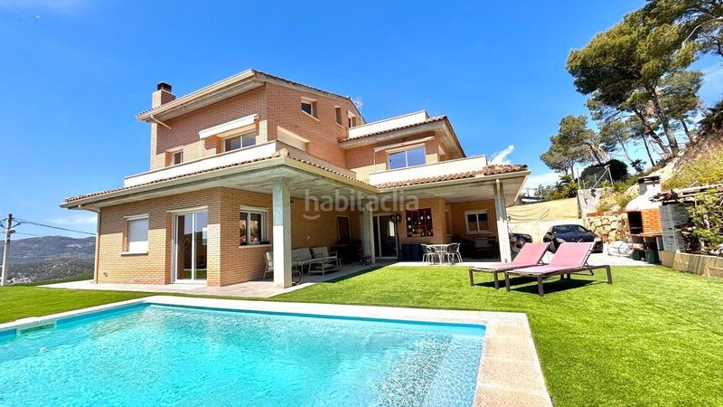 Foto b8e3beee-9970-4586-a082-762fc40c92da. Casa amb piscina a Olivella