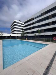Miete Dachwohnung in Mas d´En Serra - Els Cards. Piso de obra nueva en alquiler con piscina, gimnasio, coworking