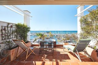 Rent Semi detached house in Aiguadolç - Sant Sebastià. Chalet pareado dúplex con vistas al mar en sitges  octubre