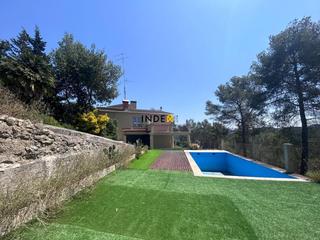 Casa a Olivella. Chalet familiar con jardn y piscina en olivella