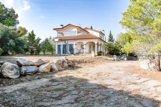 Casa a Olivella. Vivienda unifamiliar con encanto, jardn y vistas en les colines