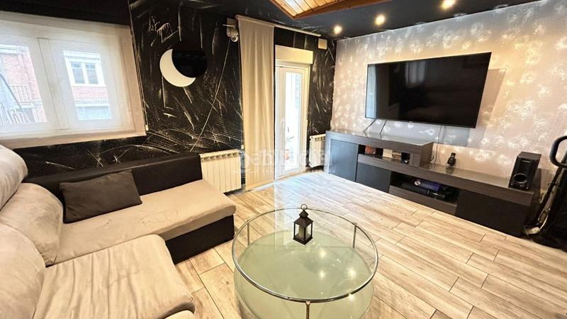 Foto 0b6fbd6d-b7a3-4d22-a829-5d30a0108723. Piso  en venta en Aluche Madrid