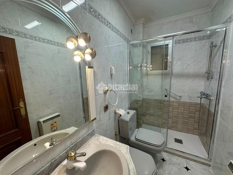 Foto 945f5ac9-dd0e-4432-8541-58f8ccec52d3. Piso  en venta en Aluche Madrid