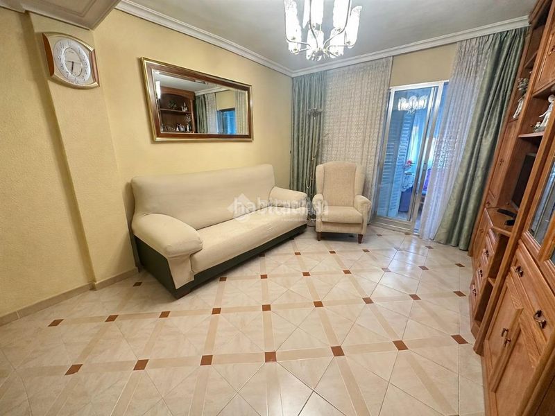 Foto ffd9e32a-b9d6-455c-864a-39678e2093de. Piso  en venta en Aluche Madrid