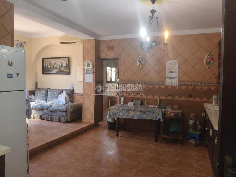 Foto 3b4603cc-5f62-4d9f-86ae-6d0162888556. Casa con parcheggio in La Motilla - Fuente del Rey Dos Hermanas