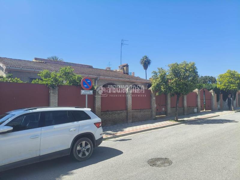 Foto 6b4b300d-5f57-4fef-8671-3d0d4f403ab0. Casa con parcheggio in La Motilla - Fuente del Rey Dos Hermanas