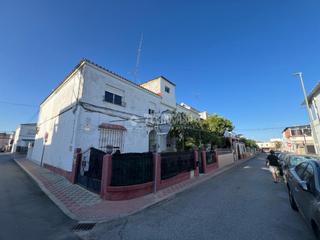 Maison jumelée à La Hacienda - Nueva Andalucía. Casa en venta en dos hermanas