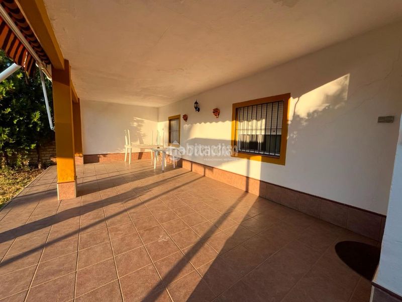 Foto f96fda34-816b-4a1e-948a-ddfb293637a7. Masia a Coria del Río