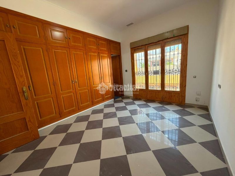 Foto aecd2de2-451f-4a60-83fe-3bc4a807362e. Casa amb aparcament a Centro - Doña Mercedes Dos Hermanas