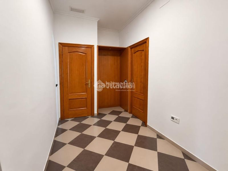 Foto bb5def1d-b1e9-48ee-b8c6-8e1a8d9c55f9. Casa amb aparcament a Centro - Doña Mercedes Dos Hermanas