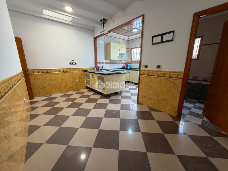 Foto fce94062-fbbe-4273-9160-80cbb2470702. Casa amb aparcament a Centro - Doña Mercedes Dos Hermanas