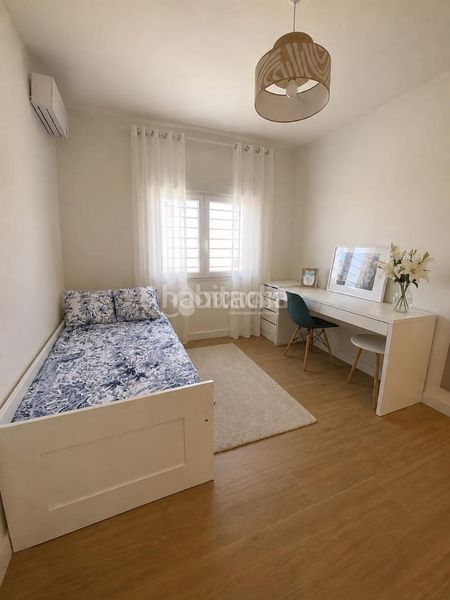Foto 2775a335-296a-43b6-8932-9e5669f7135b. Casa aparellada a La Hacienda - Nueva Andalucía Dos Hermanas