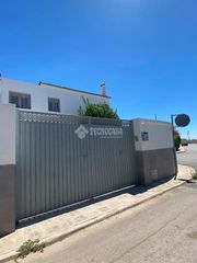 Casa bifamiliare in La Hacienda - Nueva Andalucía. Casa en venta en dos hermanas
