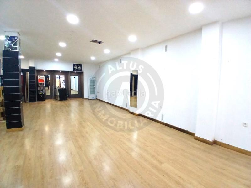 Foto e0a7c6e9-b4c1-4b83-ac89-38afcbad268c. Lloguer local comercial a Centro Cáceres