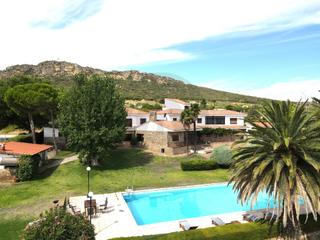 Chalet  N/a. Venta de chalet con piscina , naves y edificaciones anexas en si