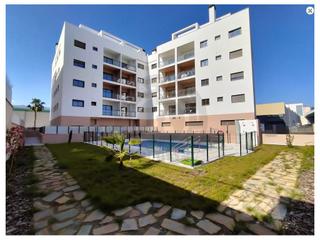 Pis  N/a. Piso de nueva construccin de 3 dormitorios y piscina comunitari