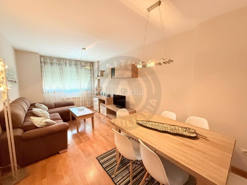 Foto 01d315eb-fc09-4ffd-9575-3c96d7b38e1a. Rent flat with parking pool in Centro Cáceres