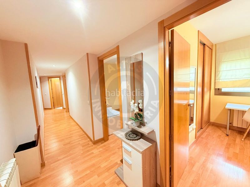 Foto 3bb6ff40-ae26-4ad8-8886-1c0baacb3a72. Rent flat with parking pool in Centro Cáceres