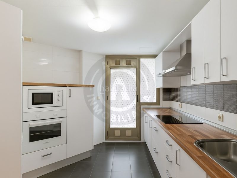 Foto c7b962c1-f878-44b1-9660-056da81af5c3. Rent flat with parking pool in Centro Cáceres