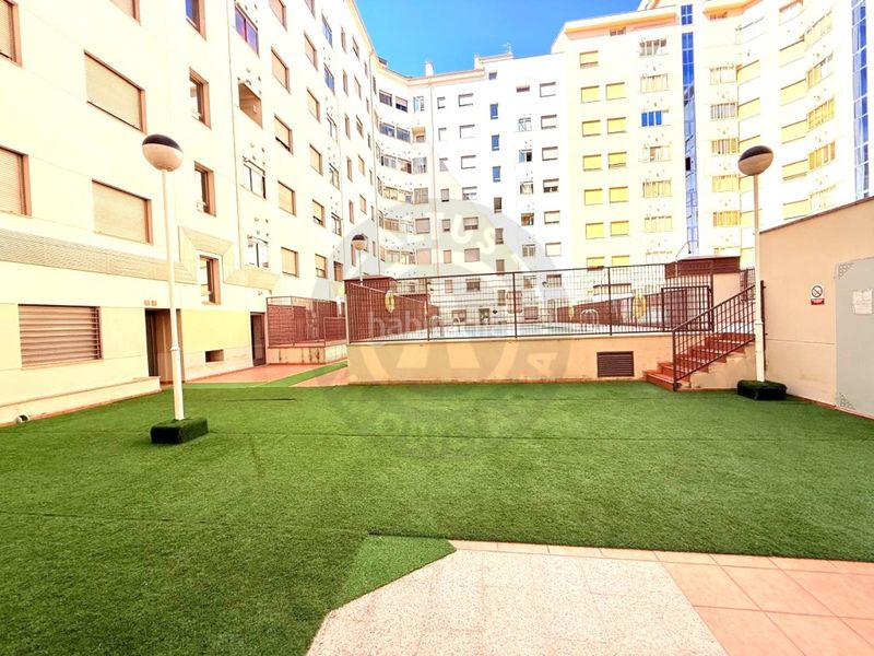 Foto ed254ecb-6d49-415d-89df-a9aee0de2c41. Rent flat with parking pool in Centro Cáceres