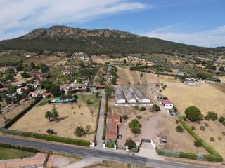 Chalet  N/a. Parcela con casa de campo, 3 naves independientes y oficina.