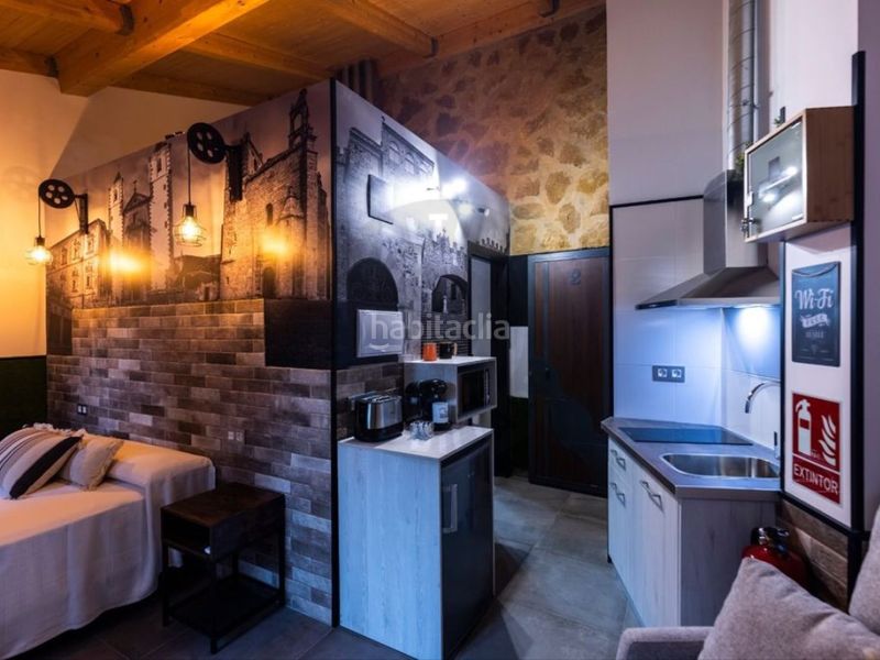 Foto aff2aaec-876f-4704-ab48-f41cbba36ca5. Piso venta de edificio con 3 apartamentos turísticos . en Cáceres
