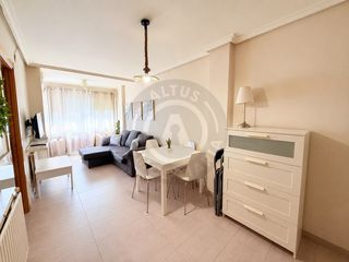 Miete Etagenwohnung in Casco Antiguo. Apartamento de 2 dormitorios en la avenida hernán cortés. cácere