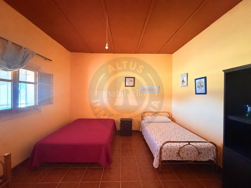 Foto 581c0d6a-d3c5-4c10-a8df-f9482a0a77e1. Masia a Deleitosa