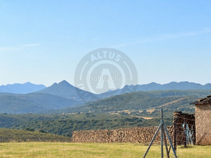 Foto bbb390ec-6539-49f6-91c1-8fd602fb5e91. Masia a Deleitosa