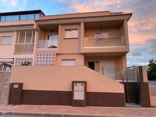 Semi detached house in Calle isla plana 2. Triplex en isla plana