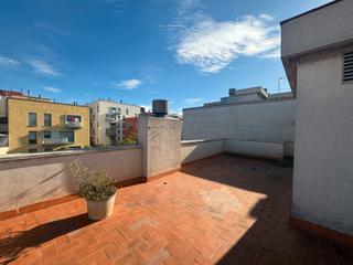 Attique  Carrer de la circumval-lació. Atico con terraza de mas de 100metros privada.