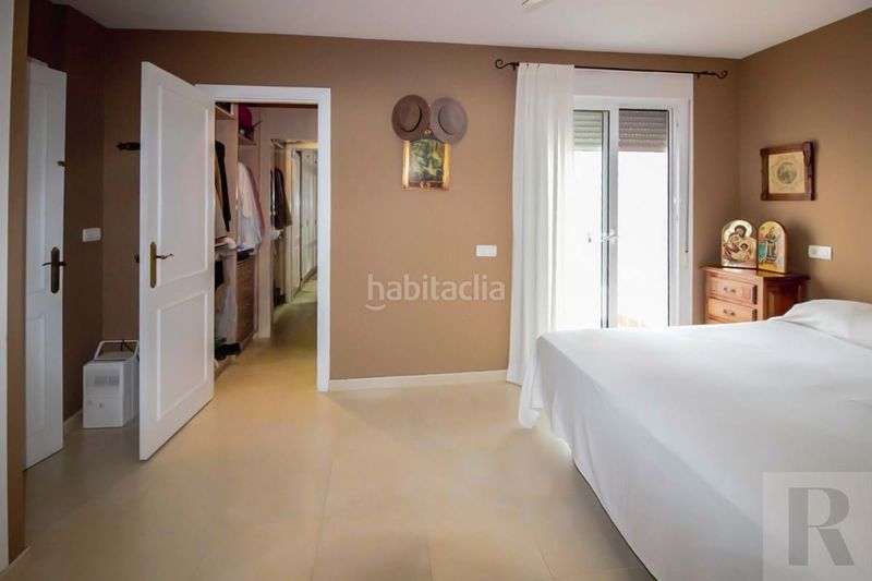 Foto ae017720-22a2-4221-bb2e-c398a3ee5ef8. Etagenwohnung in Nueva Andalucía centro Marbella