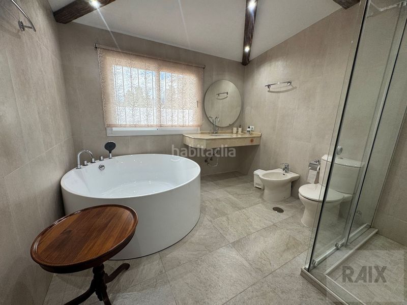 Foto 3ea2f531-385c-4d32-84bb-e2a635d19ee3. Casa amb aparcament piscina a Las Lomas de Río Verde Marbella