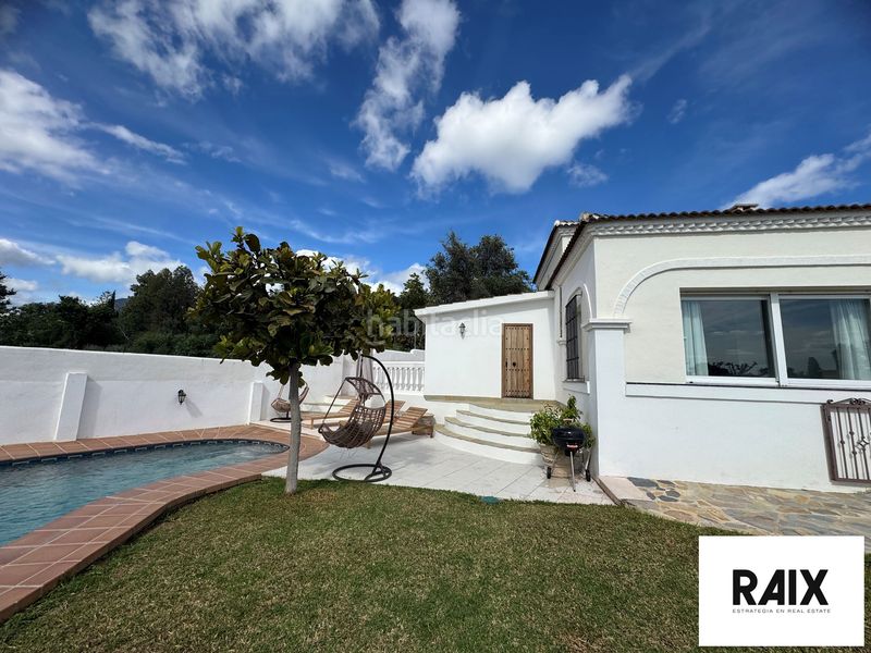 Foto 5044ea50-ac21-4a74-866a-25b8e410e4f7. Casa amb aparcament piscina a Las Lomas de Río Verde Marbella