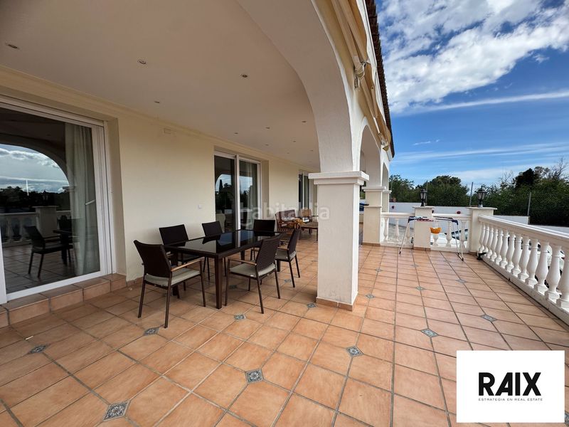 Foto 79b3426f-b585-40e9-b04f-de46c388a09f. Casa amb aparcament piscina a Las Lomas de Río Verde Marbella