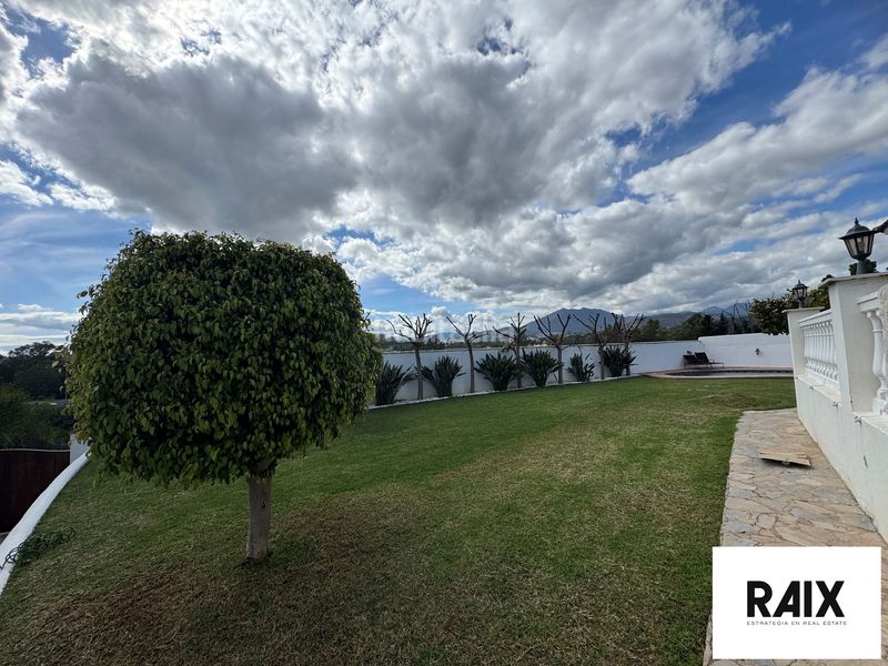 Foto af30f581-b402-423e-bca1-62bad0d3a3b2. Casa amb aparcament piscina a Las Lomas de Río Verde Marbella