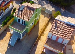 Chalet  N/a. Chalet con piscina en turís  urbanización altury 124 m construid