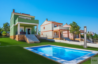 Xalet  N/a. Chalet con piscina en turs  urbanizacin altury 124 m construid