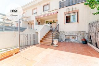 Casa  N/a. Chalet adosado de 4 plantas listo para entrar a vivir, en urbani