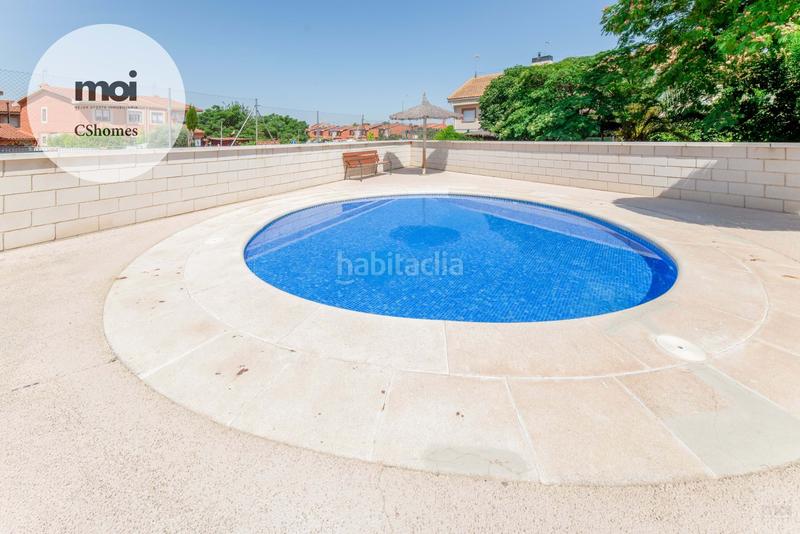 Foto 443ff8fb-8142-4c66-bbc6-9f50d7966e12. Casa amb calefacció aparcament piscina a Las Lomas Seseña