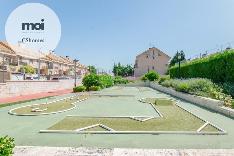 Foto b5a4be63-603d-44ac-907b-1718c1bc7e71. Casa amb calefacció aparcament piscina a Las Lomas Seseña