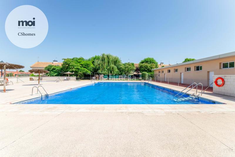 Foto e5ad4a2b-b2cf-4039-ae57-08bd266d607a. Casa amb calefacció aparcament piscina a Las Lomas Seseña