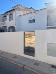 Piso  Cl escritor galan rivas   malaga (málaga). Vivienda reformada con jardin privado muchas posibilidades total