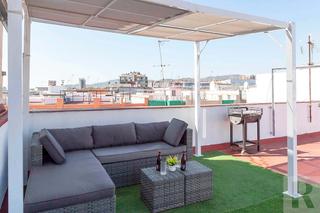 Pis  Cl andalusia  es: pl:bj pt:  sant joan despi (barcelona). Con tres habitaciones y dos baños, este apartamento en planta ba