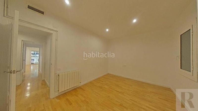 Foto d3b589d9-f1d6-493e-a2f2-8235885407ea. Appartamento in Sants Barcelona