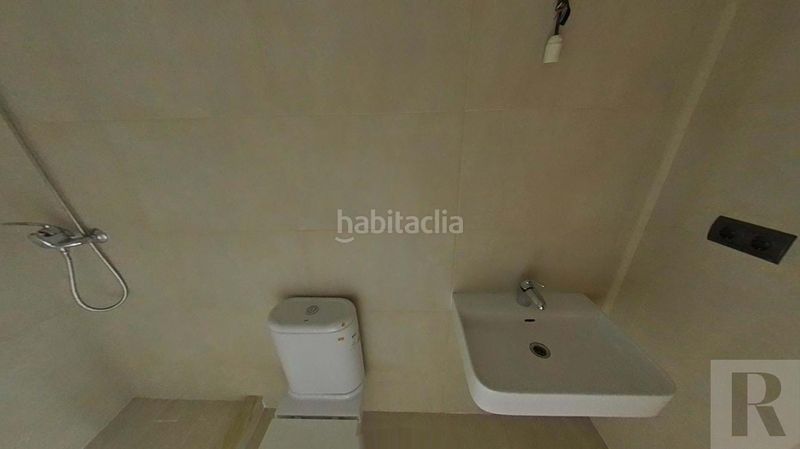 Foto e6e1db3a-aeda-45fa-b8a6-894a167d9bc4. Pis a El Camp de l´Arpa del Clot Barcelona