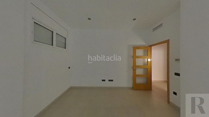 Foto f1bd2e4e-85db-441a-881c-639b361d3079. Pis a El Camp de l´Arpa del Clot Barcelona