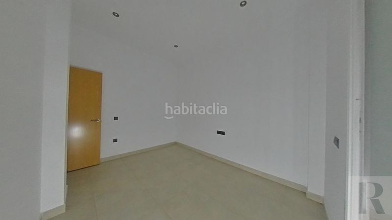 Foto fb6caf11-61d5-422e-a328-f68f3ba16e59. Pis a El Camp de l´Arpa del Clot Barcelona