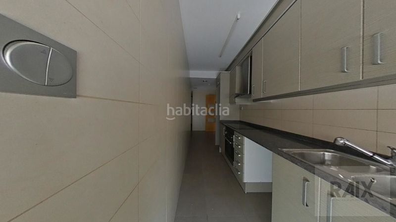 Foto f9edfe78-653c-42c2-8e62-e56f28f9c29a. Pis amb calefacció aparcament a Centre Sabadell