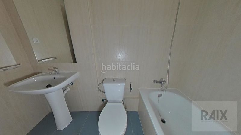 Foto b5850590-c083-41fe-9946-fc550fcc5c32. Estudi a Centre Sabadell